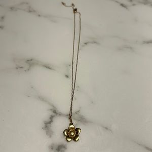 Gold flower necklace! So cute!